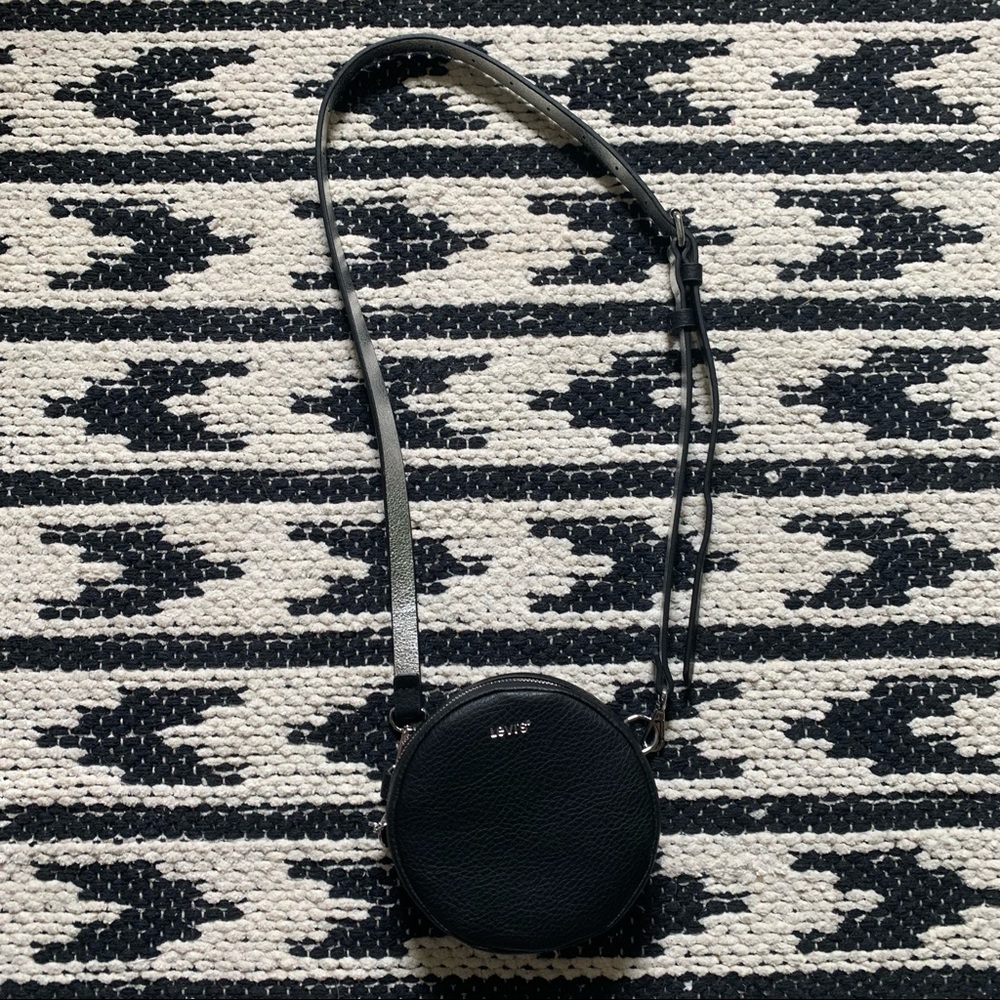 Levis Vegan Circle Black Purse Handbag Mini Shoulder Camer Bag Crossbody